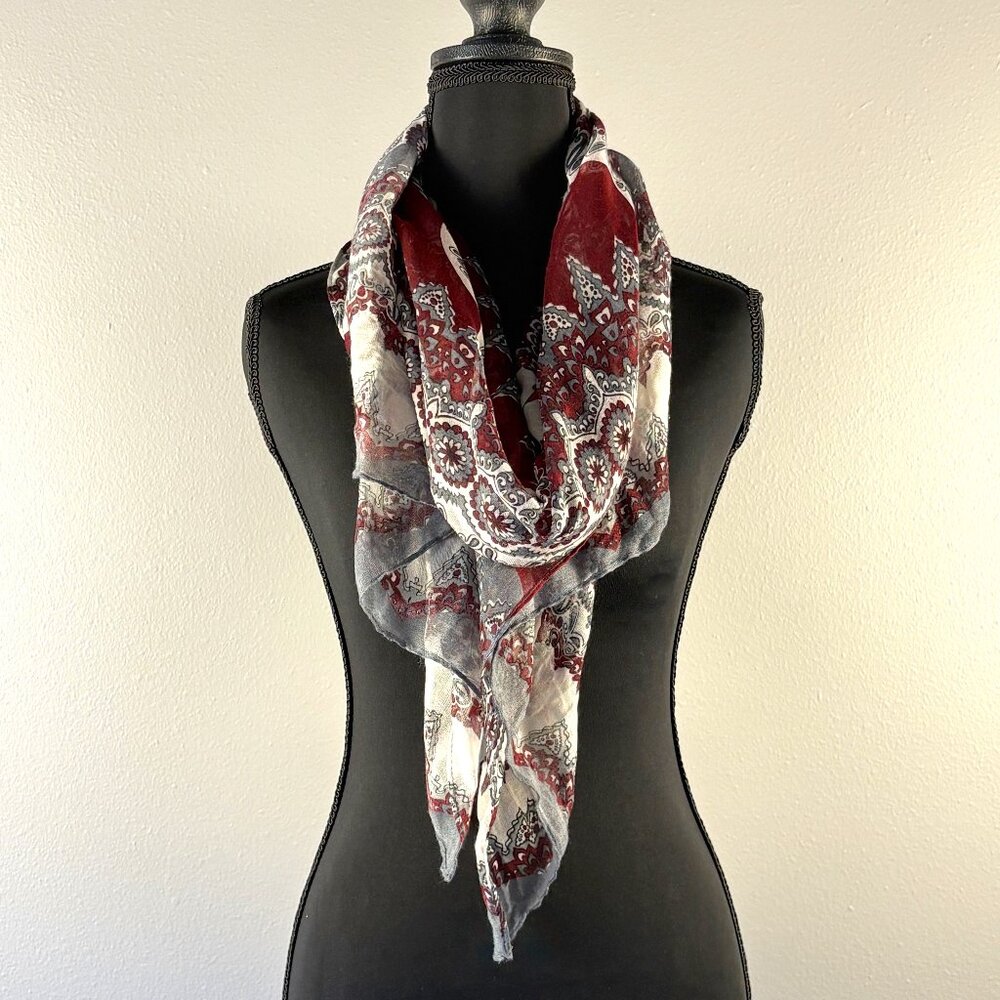 Lightweight scarf for any season